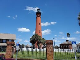 Amazing Pet Friendly 3 Bed House - Heated Pool 3 Bedroom Home by RedAw