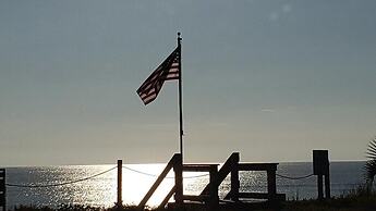 Amazing Pet Friendly 3 Bed House - Heated Pool 3 Bedroom Home by RedAw