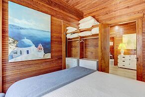 Dog Friendly Beachfront Condo, Direct Access to Beach by RedAwning