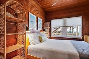 Dog Friendly Beachfront Condo, Direct Access to Beach by RedAwning