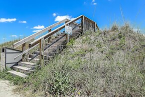 Dog Friendly Beachfront Condo, Direct Access to Beach by RedAwning