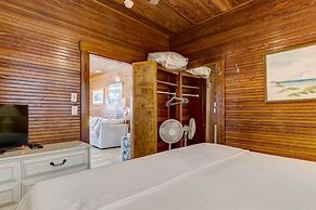 Dog Friendly Beachfront Condo, Direct Access to Beach by RedAwning