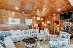 Dog Friendly Beachfront Condo, Direct Access to Beach by RedAwning