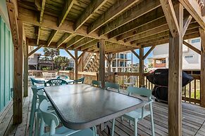 Dog Friendly Beachfront Condo, Direct Access to Beach by RedAwning