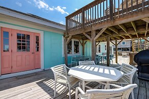 Dog Friendly Beachfront Condo, Direct Access to Beach by RedAwning