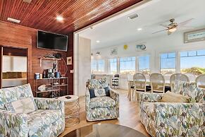 Dog Friendly Beachfront Condo, Direct Access to Beach by RedAwning