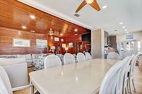 Dog Friendly Beachfront Condo, Direct Access to Beach by RedAwning