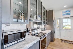 Dog Friendly Beachfront Condo, Direct Access to Beach by RedAwning