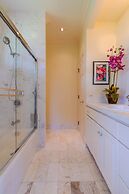 Pau Laka 5 Bedroom Home by RedAwning