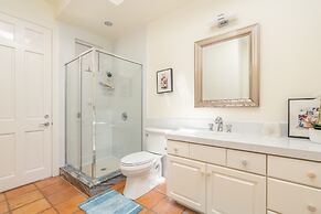 Pau Laka 5 Bedroom Home by RedAwning