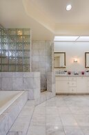 Pau Laka 5 Bedroom Home by RedAwning