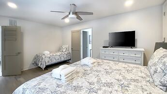 1 Painted Bunting at The Sea Pines Resort