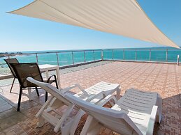 Marty's Beachfront Apartments
