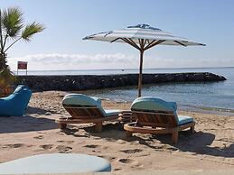 Marty's Beachfront Apartments