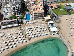 Marty's Beachfront Apartments