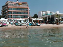 Marty's Beachfront Apartments