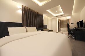 HOTEL C-LINE