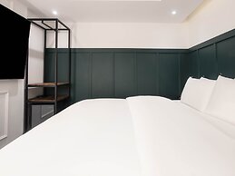 HOTEL C-LINE