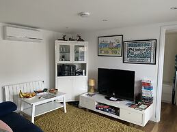 Lodge , air con , Free Parking , Mini bar