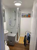 Lodge , air con , Free Parking , Mini bar