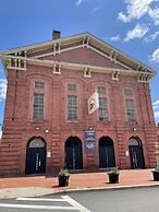 Downtown Suite - Close to Topgolf, Horseshoe Casino, UM Baltimore