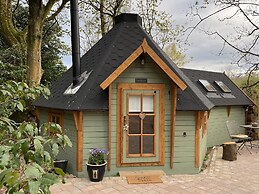 Cozy Carluke Lodge Retreat