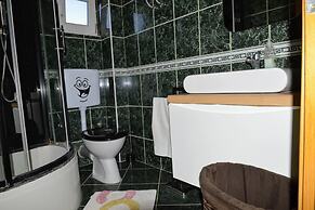 Lovely 2-bed Apartment in Vinisce, Close to Beach