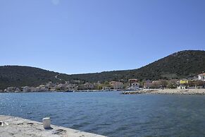 Lovely 2-bed Apartment in Vinisce, Close to Beach