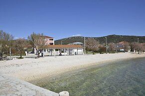 Lovely 2-bed Apartment in Vinisce, Close to Beach