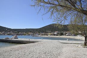 Lovely 2-bed Apartment in Vinisce, Close to Beach