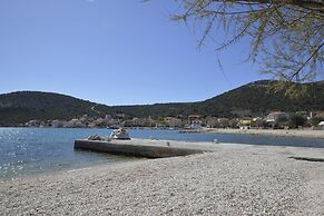 Lovely 2-bed Apartment in Vinisce, Close to Beach