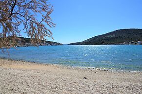 Lovely 2-bed Apartment in Vinisce, Close to Beach