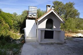 Lovely 2-bed Apartment in Vinisce, Close to Beach