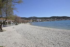 Lovely 2-bed Apartment in Vinisce, Close to Beach