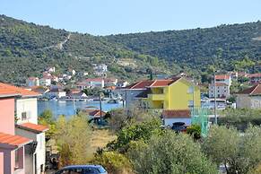 Lovely 2-bed Apartment in Vinisce, Close to Beach