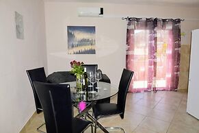 Lovely 2-bed Apartment in Vinisce, Close to Beach