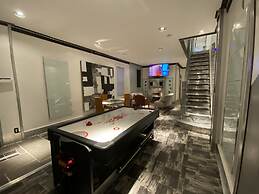 Stylish 4 bedroom home near Philadelphia