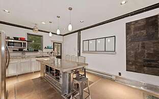 Stylish 4 bedroom home near Philadelphia