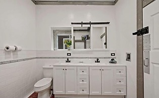 Stylish 4 bedroom home near Philadelphia