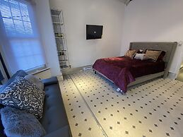 Stylish 4 bedroom home near Philadelphia