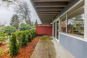 Cute Delightfully Remodeled Spacious Condo 2 Bedroom Condo by Redawnin