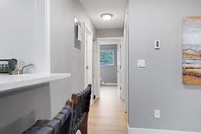 Cute Delightfully Remodeled Spacious Condo 2 Bedroom Condo by Redawnin