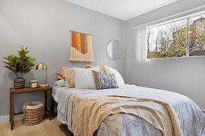 Cute Delightfully Remodeled Spacious Condo 2 Bedroom Condo by Redawnin