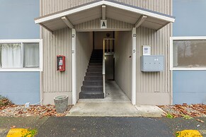 Cute Delightfully Remodeled Spacious Condo 2 Bedroom Condo by Redawnin