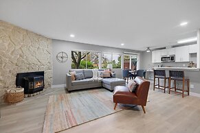 Cute Delightfully Remodeled Spacious Condo 2 Bedroom Condo by Redawnin