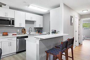 Cute Delightfully Remodeled Spacious Condo 2 Bedroom Condo by Redawnin