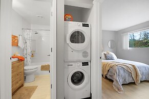 Cute Delightfully Remodeled Spacious Condo 2 Bedroom Condo by Redawnin