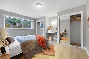 Cute Delightfully Remodeled Spacious Condo 2 Bedroom Condo by Redawnin