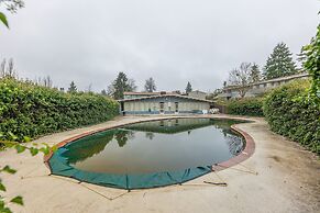 Cute Delightfully Remodeled Spacious Condo 2 Bedroom Condo by Redawnin