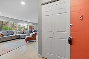 Cute Delightfully Remodeled Spacious Condo 2 Bedroom Condo by Redawnin